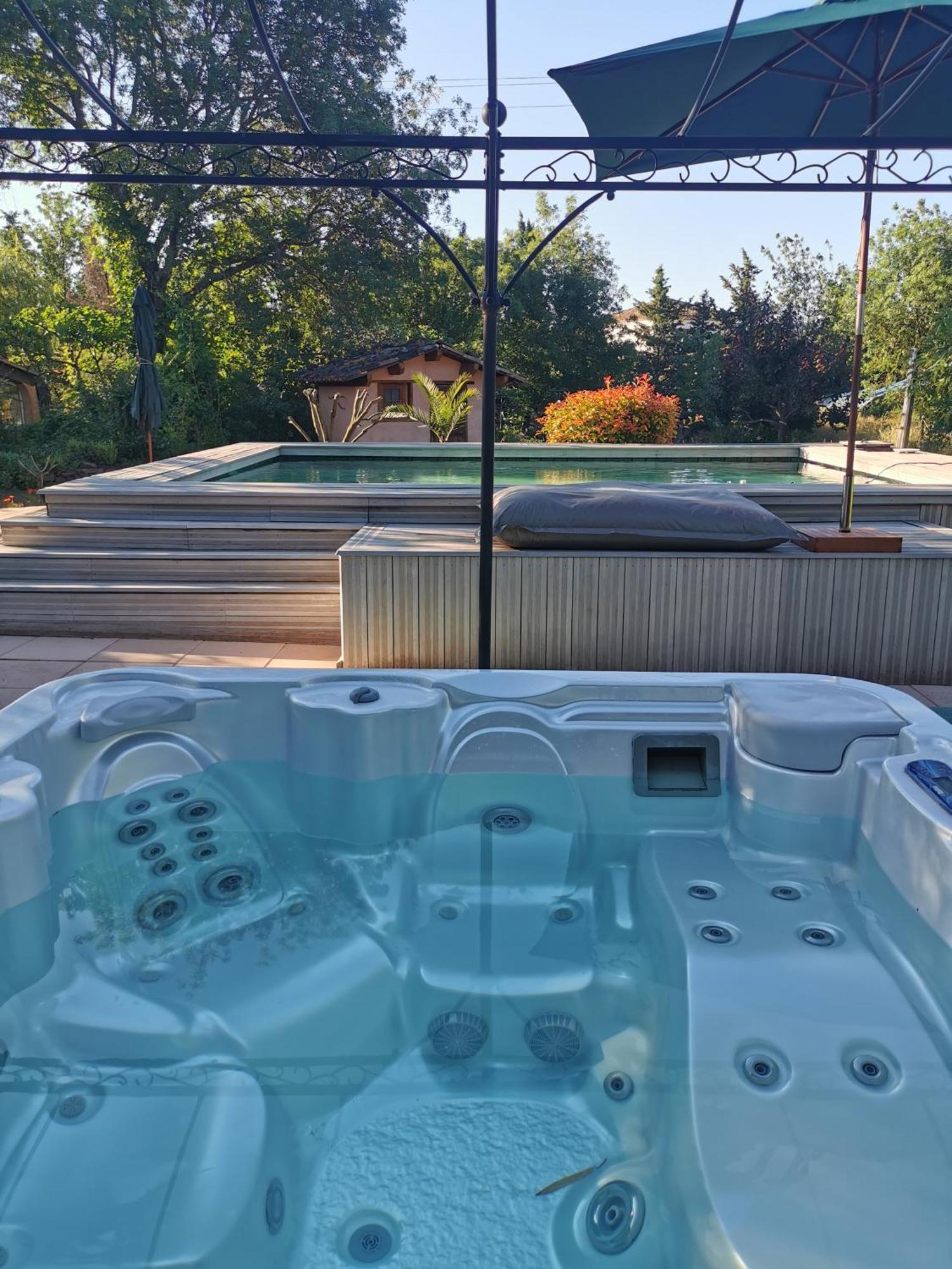 Studio De Charme En Provence, Piscine Et Jacuzzi Partages Le Luc Exteriör bild